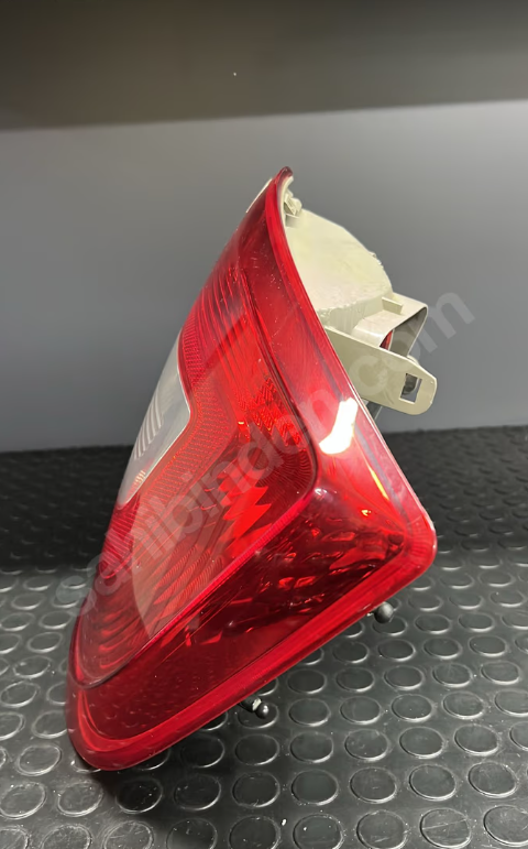 SKODA RAPİD 2013 SAĞ STOP LAMBASI 5JH945112A