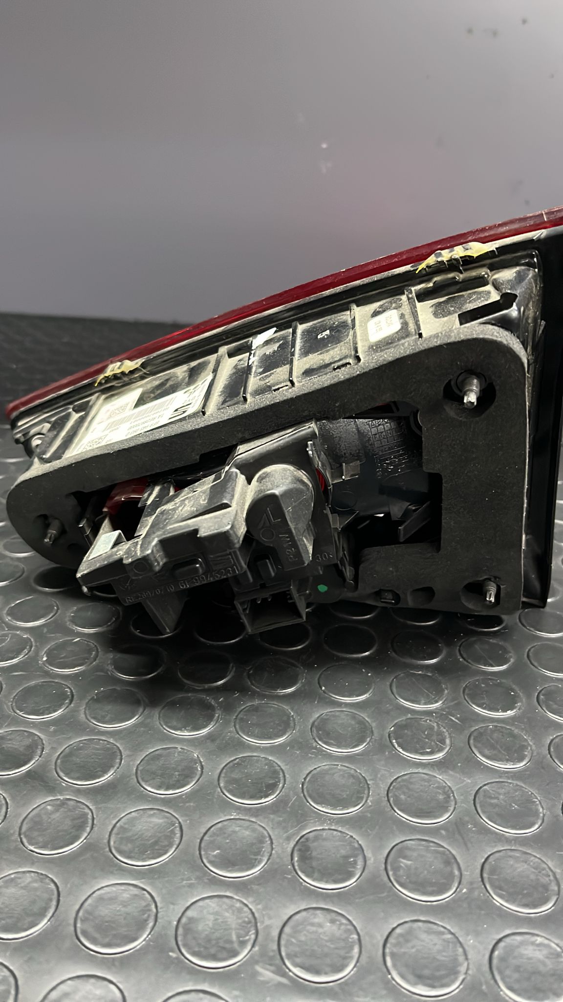 SEAT ARONA SAG BAGAJ STOP LEDSİZ ORJN HATASİZ 6F9945093-94