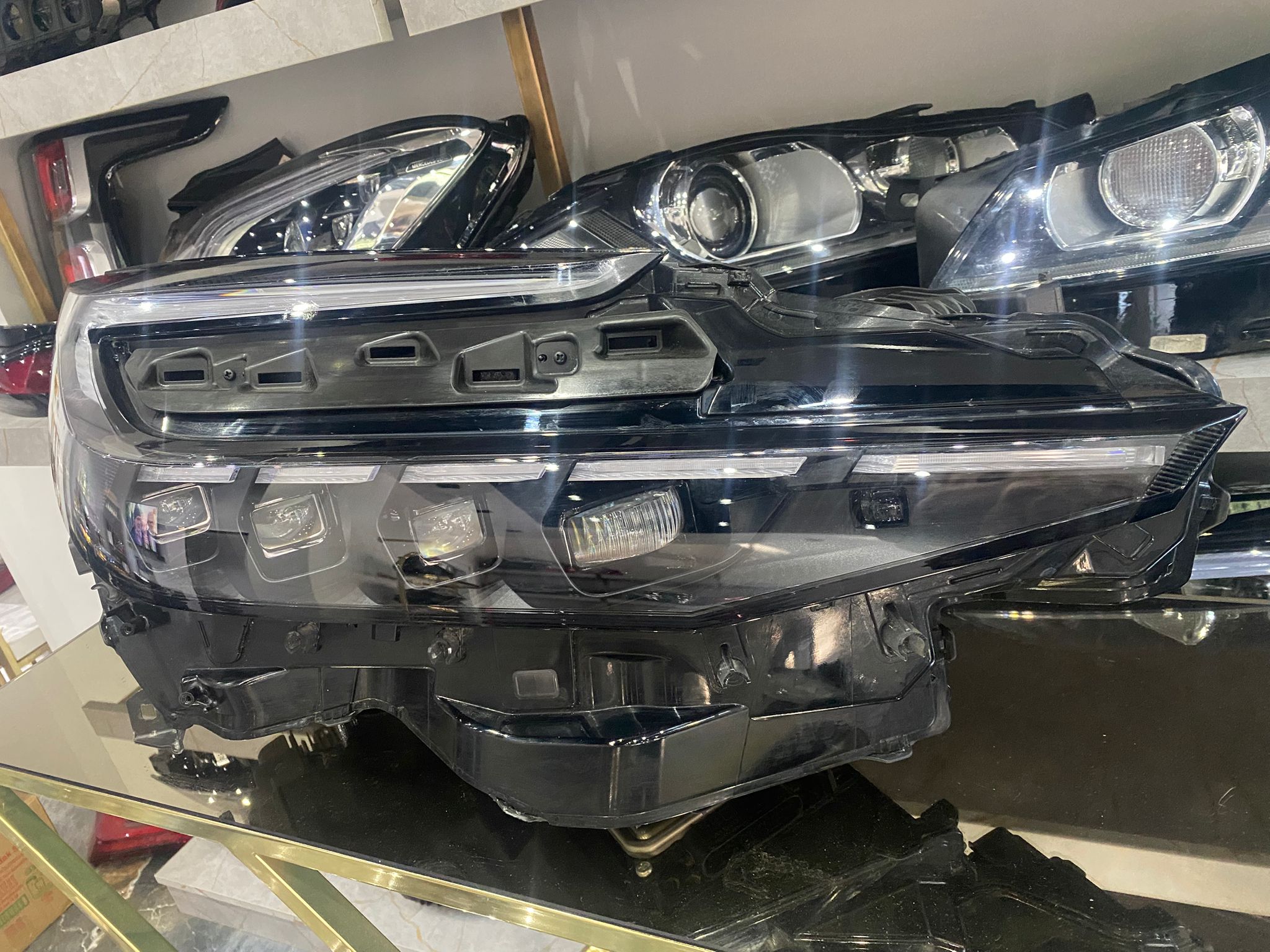 TOYOTA CH-R 2024-2025 ORİJİNAL SAĞ LED ÖN FAR HATASIZ SÖKME