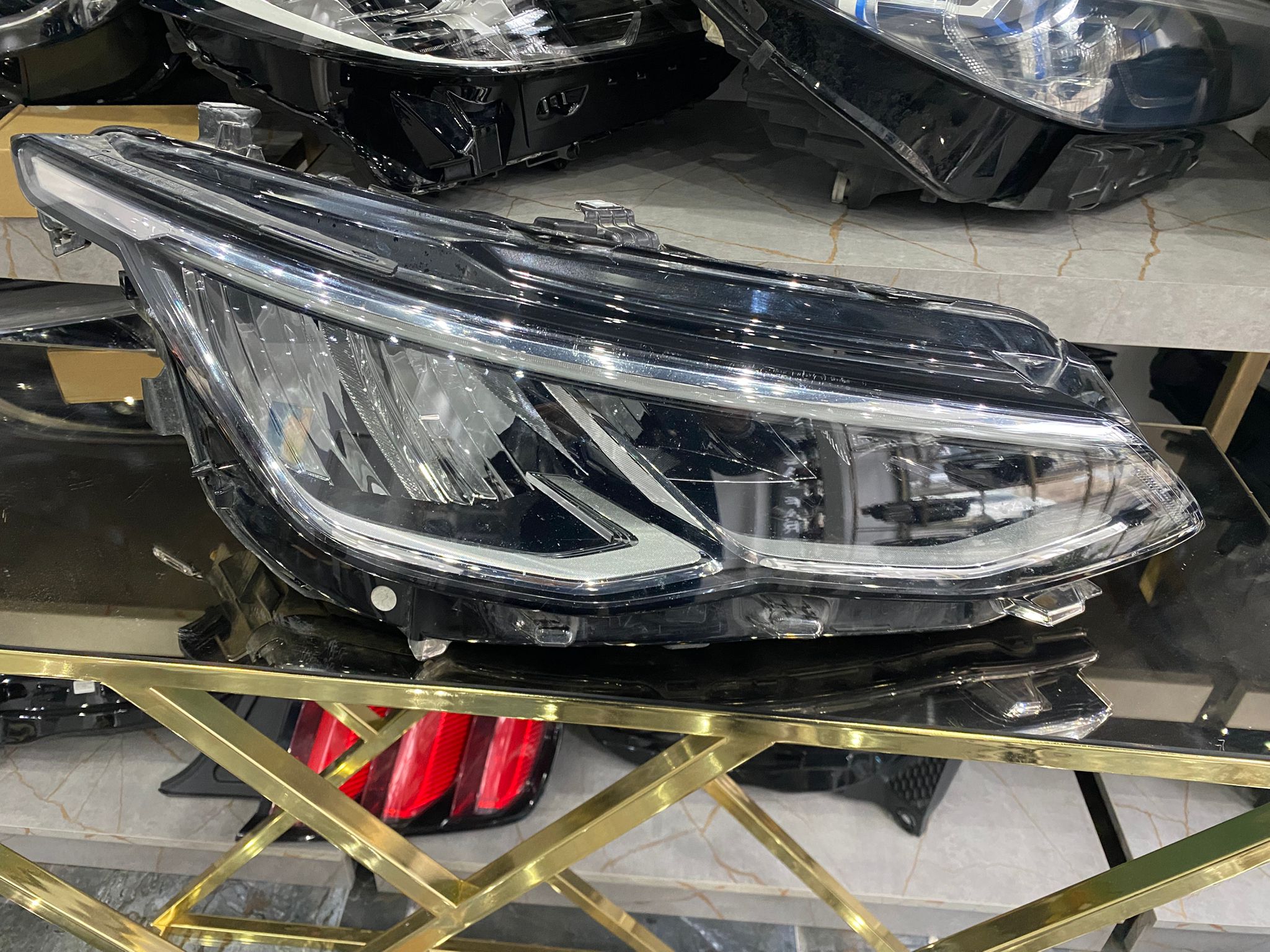VOLKSWAGEN GOLF 8 SAĞ ÖN FAR FULL ORİJİNAL ÇIKMA