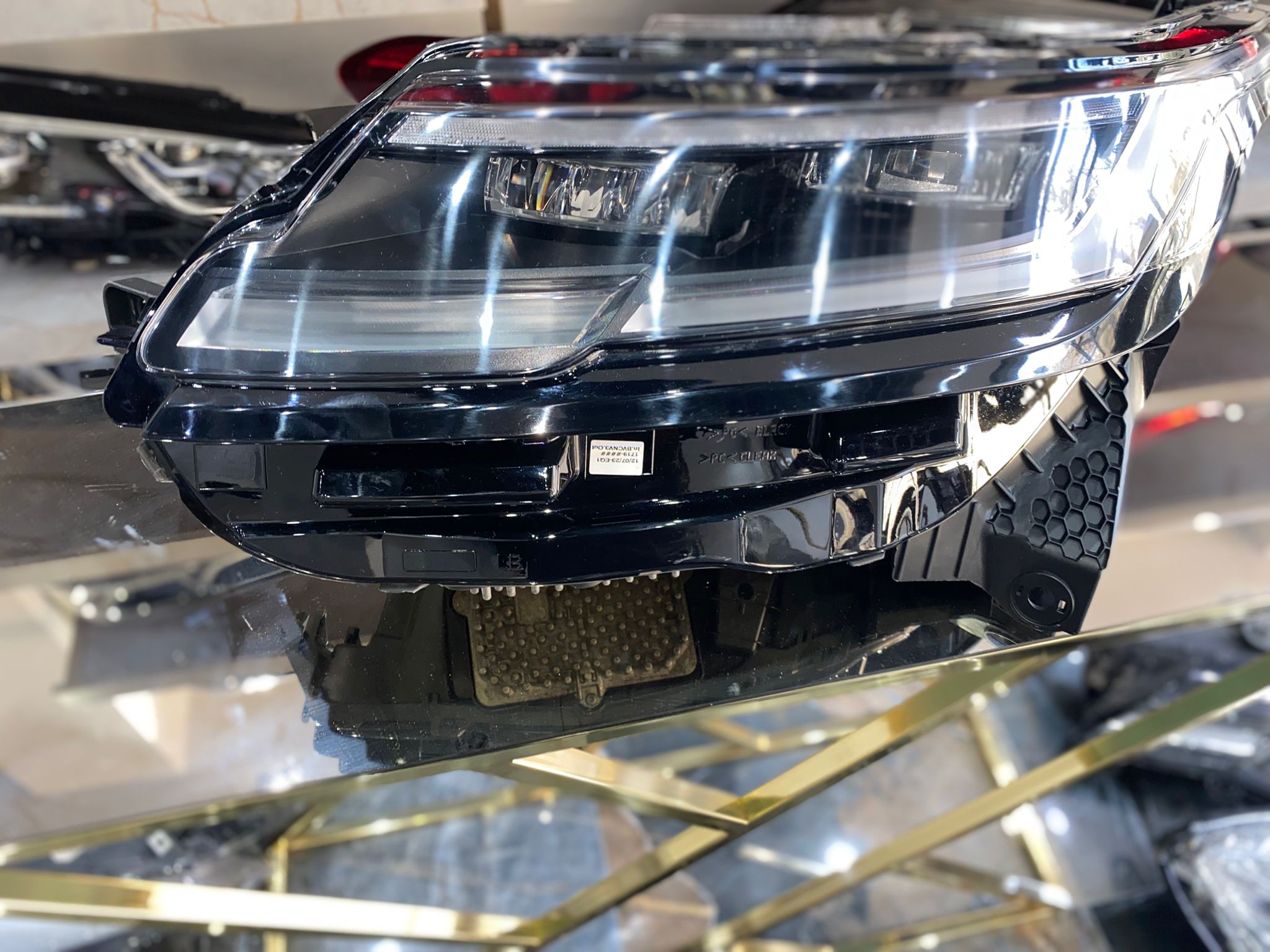 LAND ROVER VELAR 2023-2024 ORİJİNAL SOL ÖN FAR
