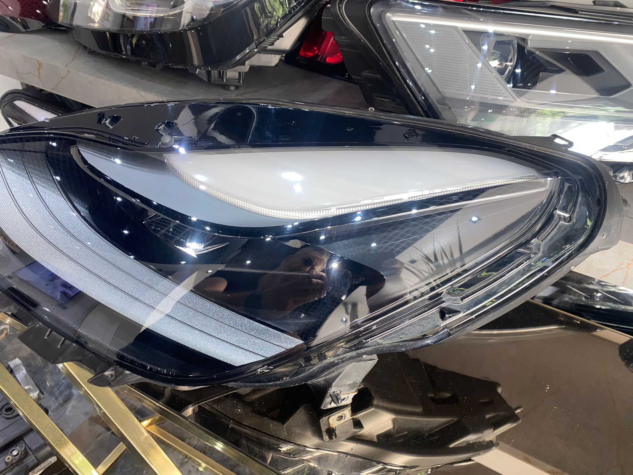 TESLA MODEL Y ORİJİNAL SOL ÖN FAR