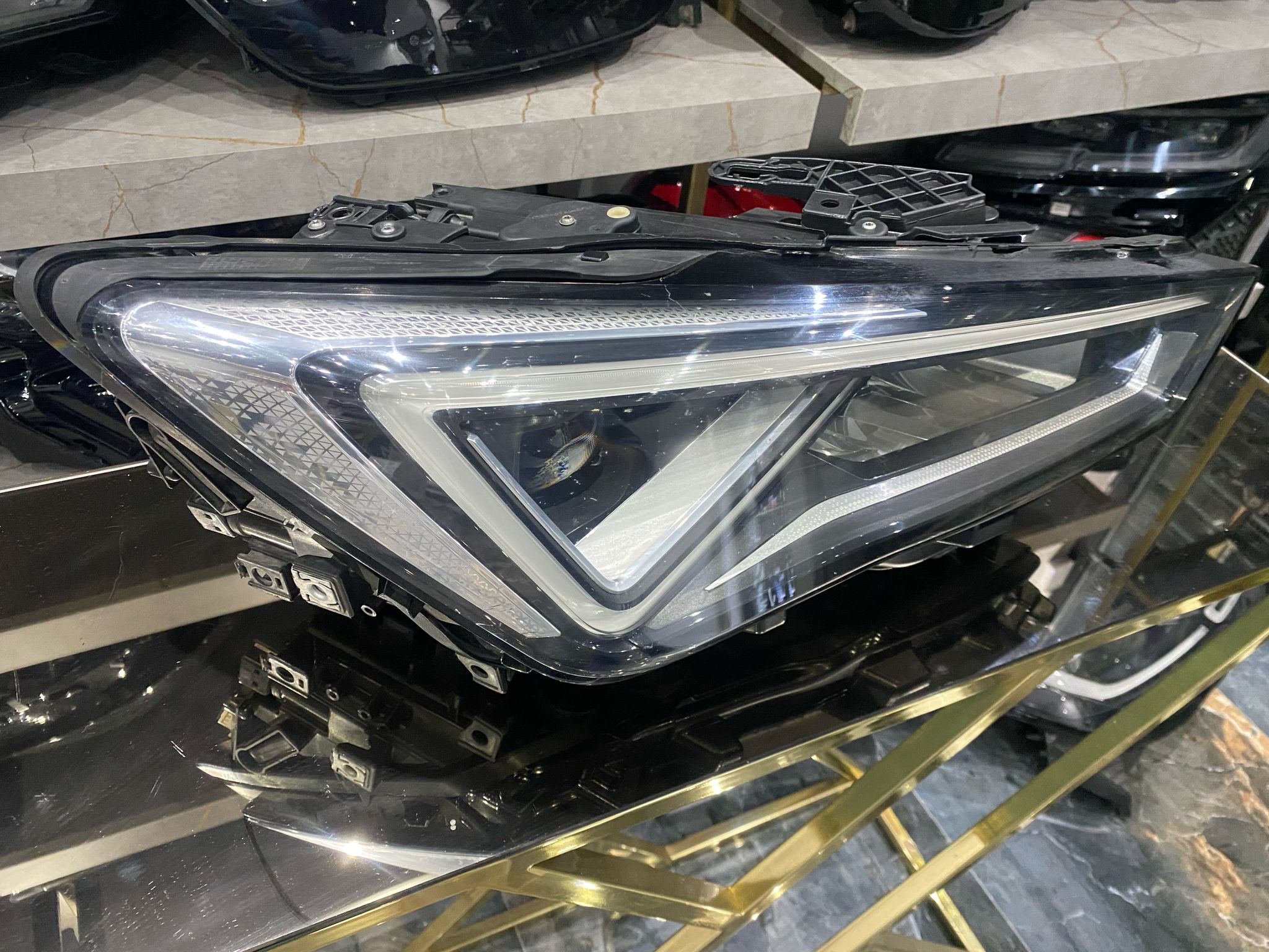 SEAT CUPRA LEON – FORMENTOR – TARRACO ORİJİNAL SAĞ FAR