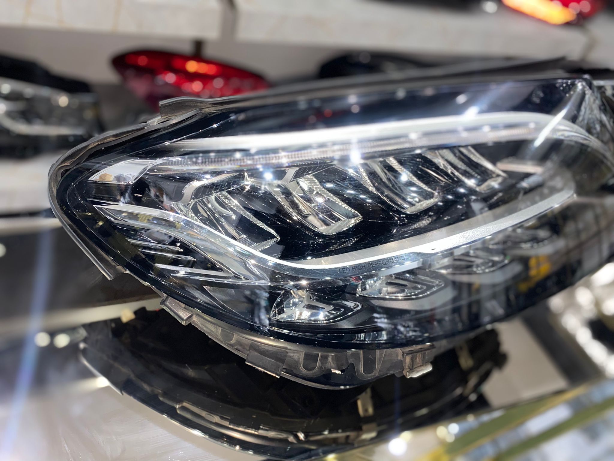 MERCEDES-BENZ W205 FULL LED C SERİSİ ORİJİNAL SAĞ FAR 4 PİN