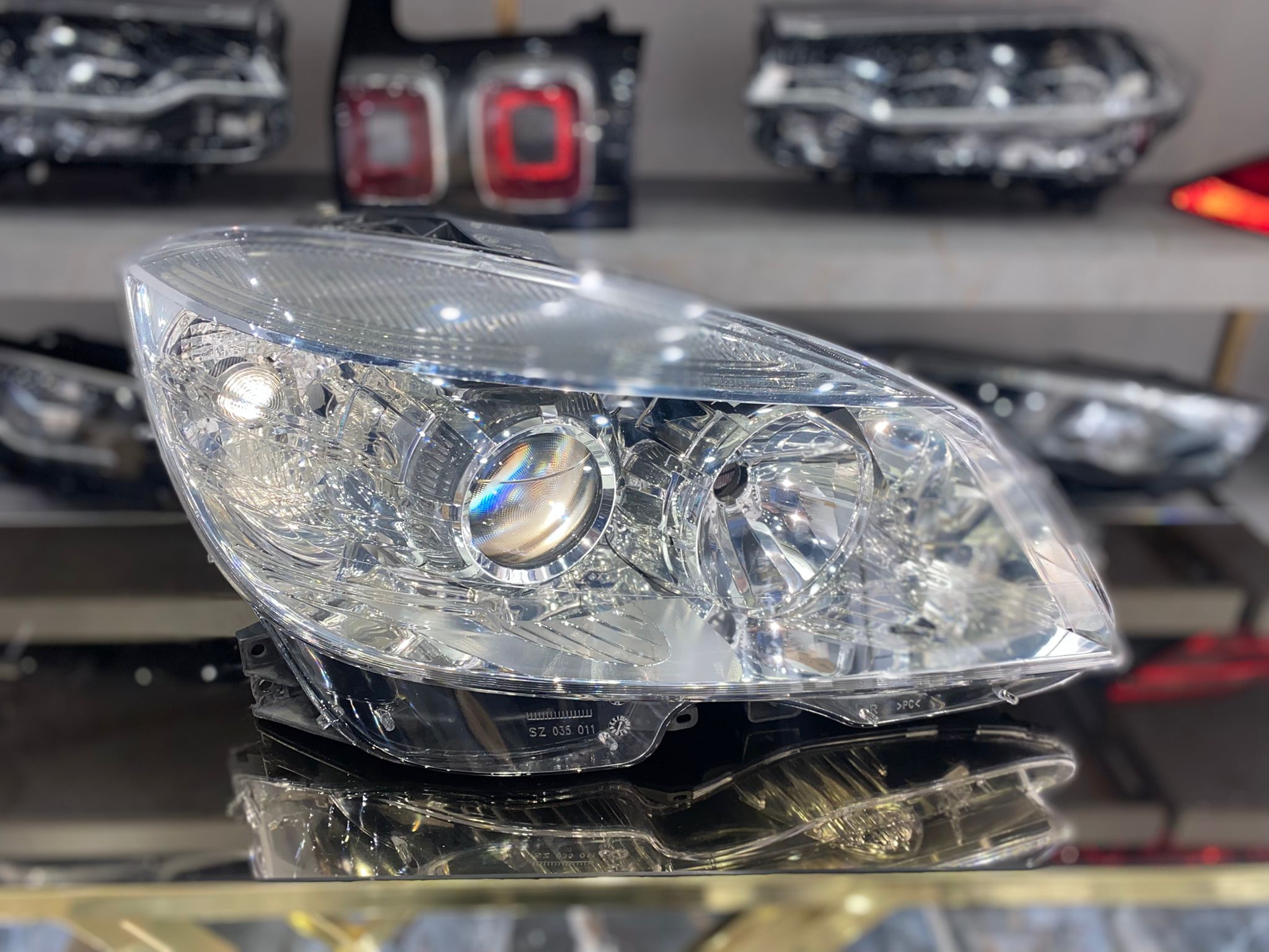 MERCEDES-BENZ W204 ORİJİNAL SAĞ FAR (HALOJEN)