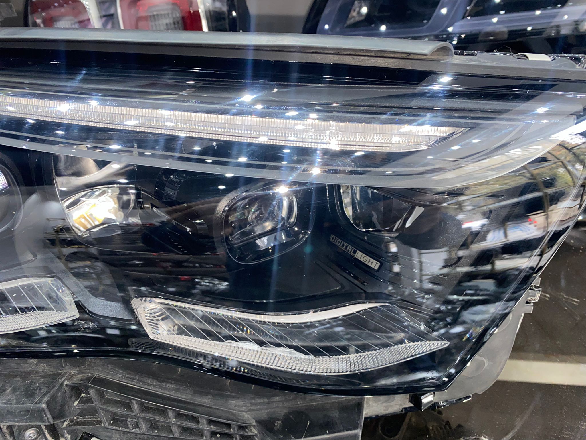 MERCEDES-BENZ E-SERİSİ W214 (DIGITAL LIGHT) LED ORİJİNAL SAĞ FAR
