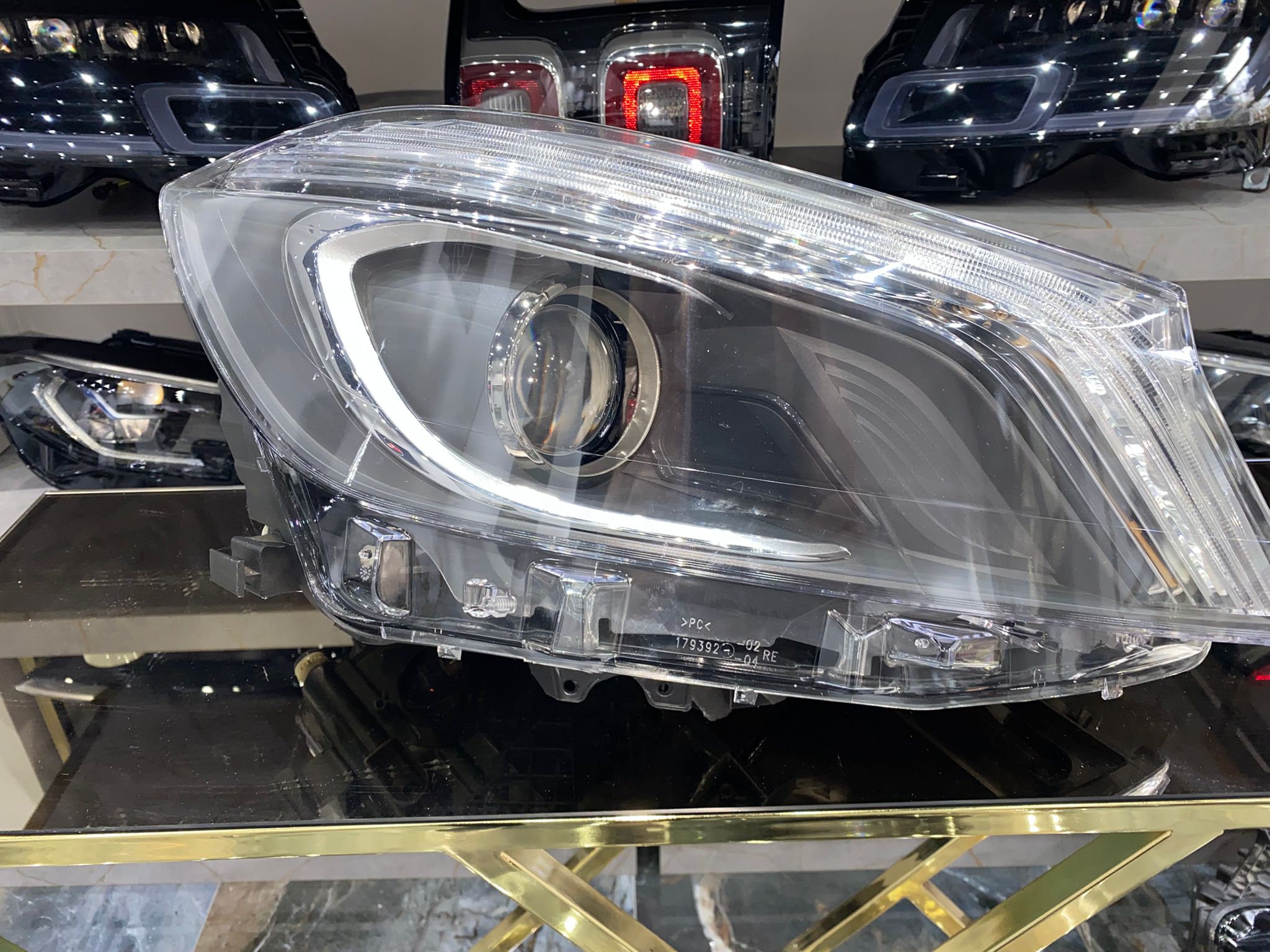 MERCEDES-BENZ A180 / A200 W176 ORİJİNAL XENON SAĞ FAR