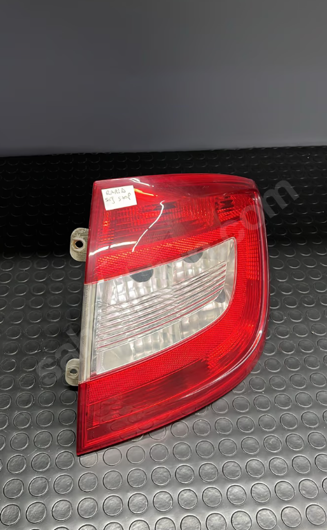 SKODA RAPİD 2013 SAĞ STOP LAMBASI 5JH945112A