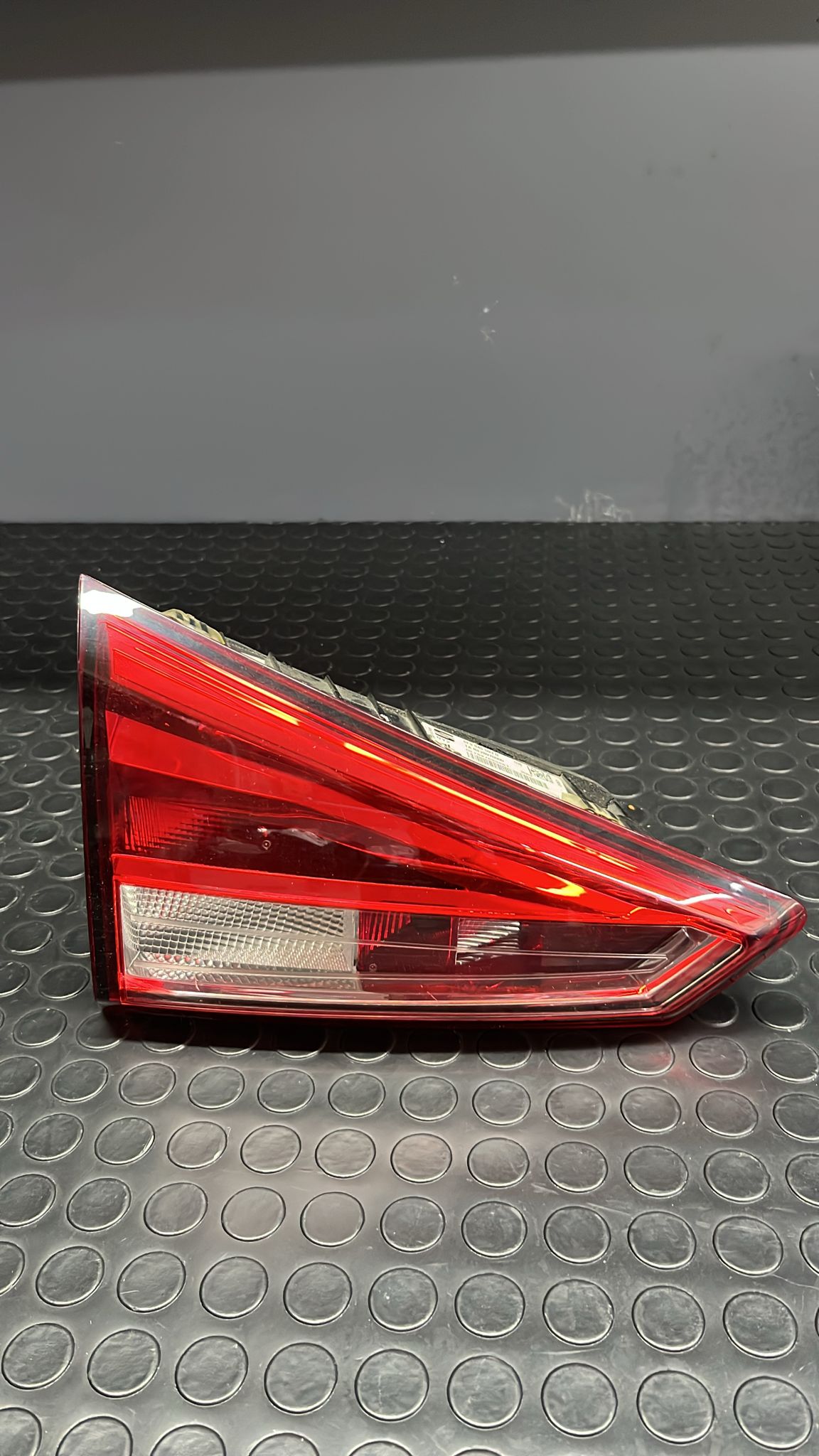 SEAT ARONA SAG BAGAJ STOP LEDSİZ ORJN HATASİZ 6F9945093-94