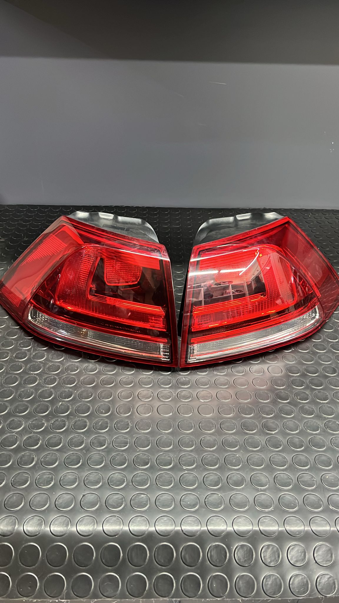 VOLKSWAGEN GOLF 7 ARKA SAĞ SOL TAKIM STOP 5G0945096H