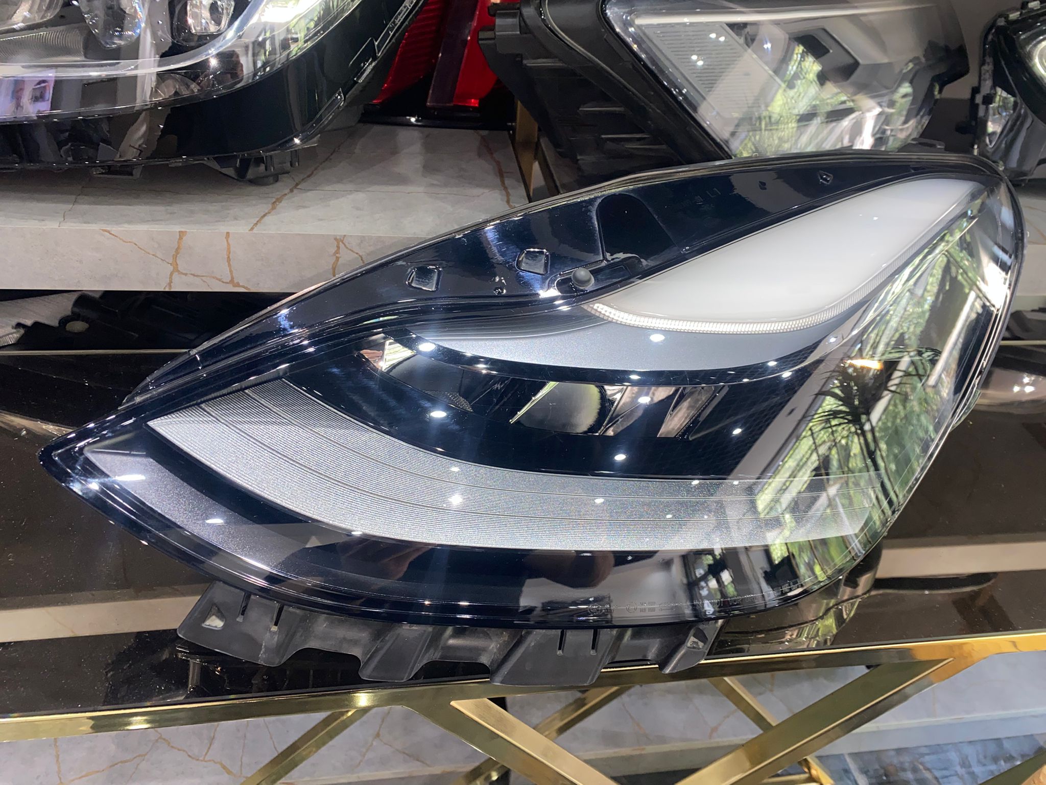 TESLA MODEL Y ORİJİNAL SOL ÖN FAR
