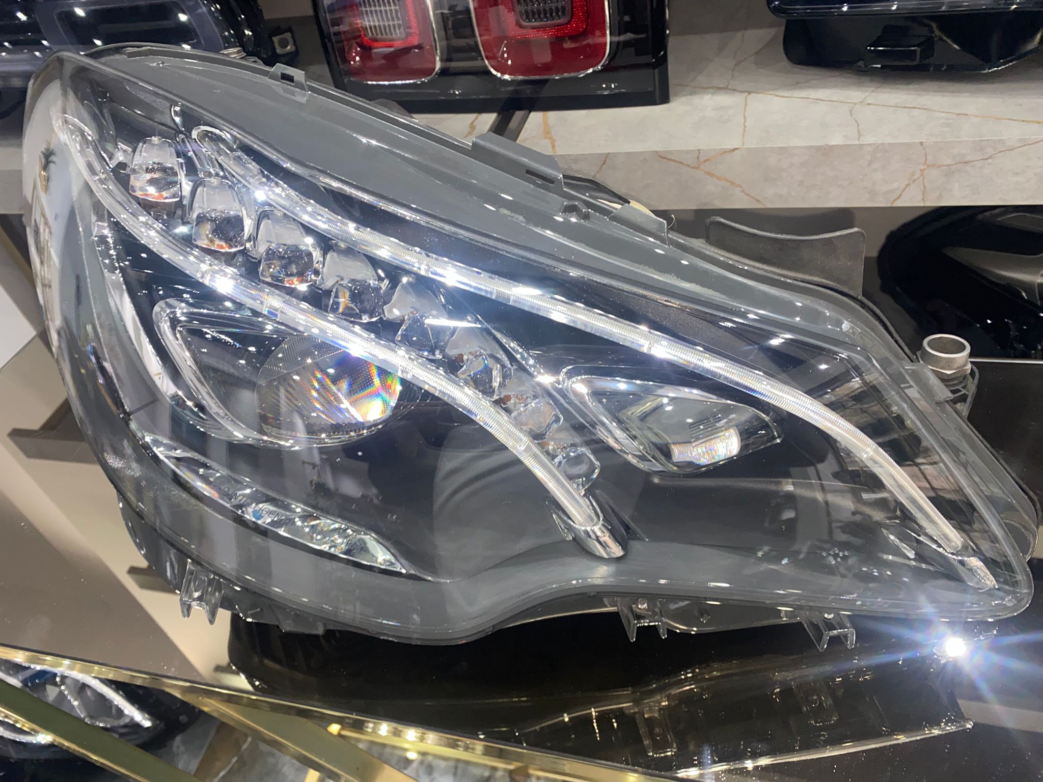 MERCEDES-BENZ W207 COUPE MAKYAJLI KASA ORİJİNAL LED SAĞ FAR