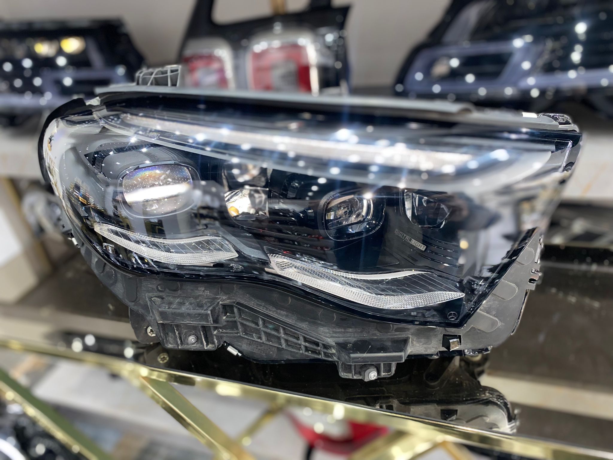 MERCEDES-BENZ E-SERİSİ W214 (DIGITAL LIGHT) LED ORİJİNAL SAĞ FAR