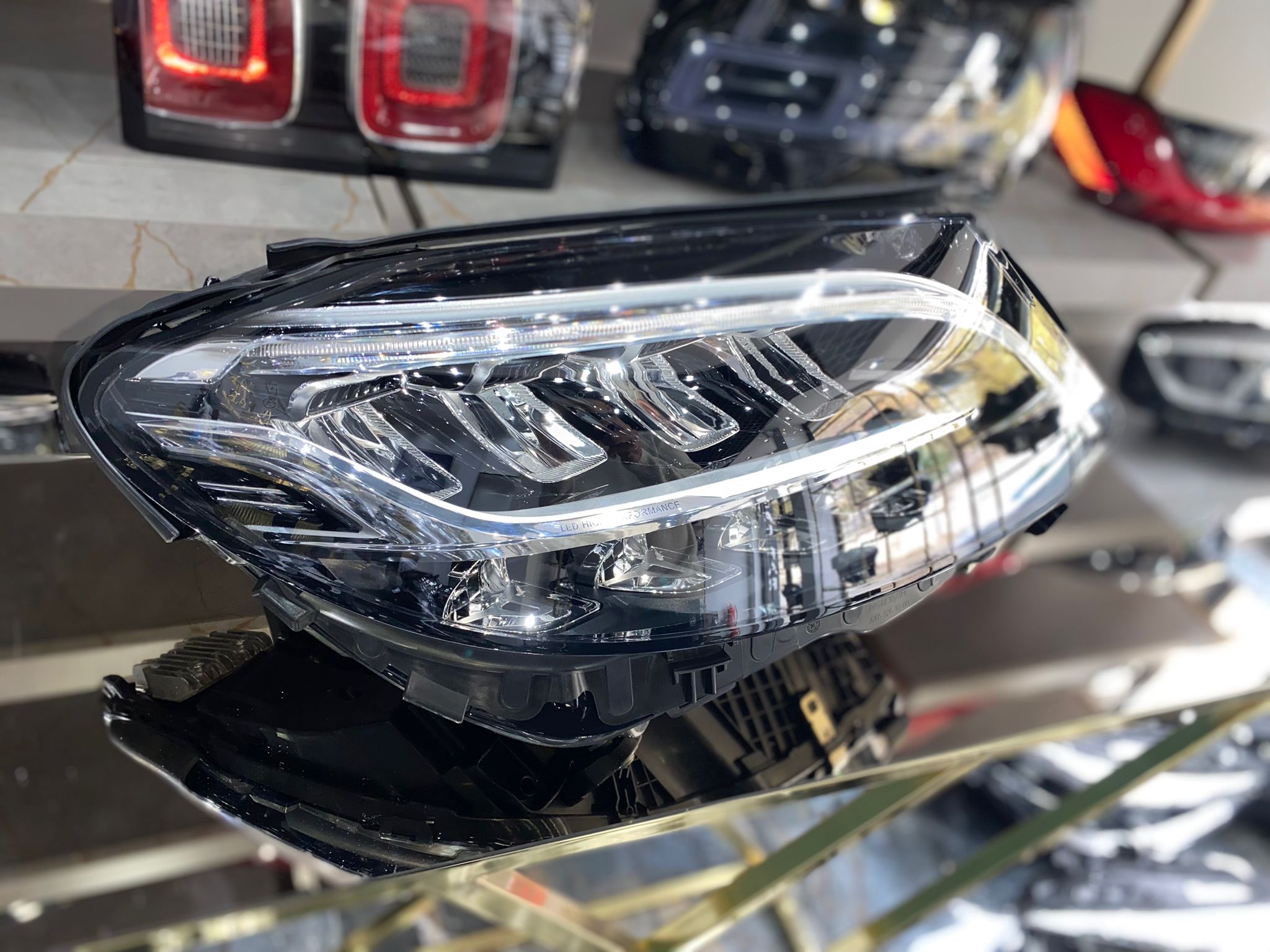 MERCEDES-BENZ C-SERİSİ W205 MAKYAJLI ORİJİNAL SIFIR SAĞ FAR 5 PİN