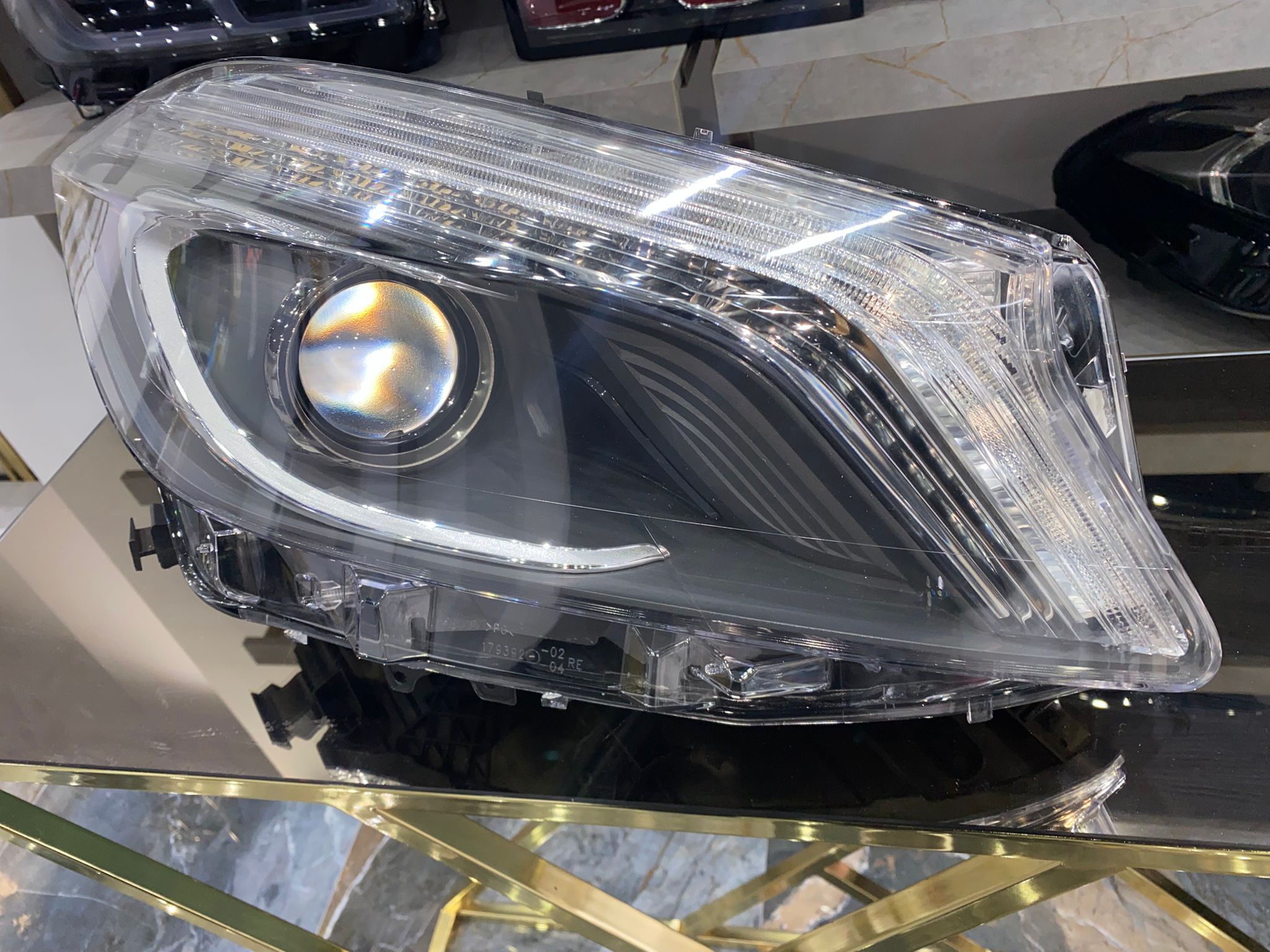 MERCEDES-BENZ A180 / A200 W176 ORİJİNAL XENON SAĞ FAR